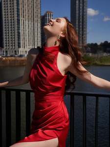 Ruolai BD018 Sexy abiti da sera in raso <span class=keywords><strong>rosso</strong></span> sirenetta con scollo all'americana drappeggiato 2025 semplici abiti da damigella d'onore - Product Image 4