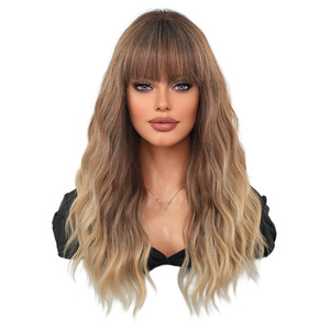 Perruque complète 2025 dégradé marron <span class=keywords><strong>mi</strong></span>-longue ondulée bouclée <span class=keywords><strong>avec</strong></span> <span class=keywords><strong>frange</strong></span>, effet naturel, soyeux et mat, mécanisme de teinture par le dessus, pour l'exportation - Product Image 5