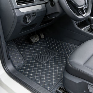 Nouveaux tapis de sol de voiture haut de gamme toutes saisons, accessoires intérieurs de voiture personnalisés, tapis de sol de luxe en cuir 5D 7D cousus à la main - Product Image 1