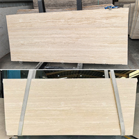 Carreaux de marbre poli en pierre de travertin naturel beige italien pour une utilisation intérieure pour la décoration de table à manger, de cuisine et de salon