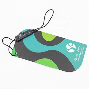 Etiquetas colgantes de papel de columpio en relieve con logotipo mate de lujo personalizado para ropa, zapatos, bolsas, etiquetas de ropa personalizadas a la moda - Product Image 5