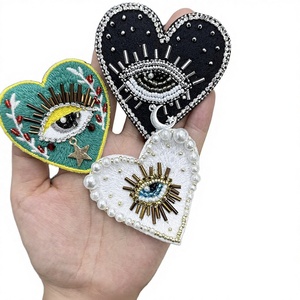 Patchs de couture perlés faits à la main, broches 3D en tissu en forme de cœur et d'œil, accessoires DIY pour sacs en tissu, chaussures, vêtements, chapeaux - Product Image 2
