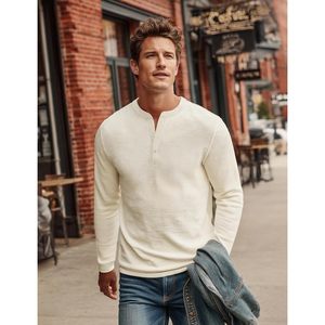 Chemise Henley à manches longues pour homme, en tricot gaufré, 3 boutons, décontractée, idéale pour les matins frais et les week-ends. - Product Image 5