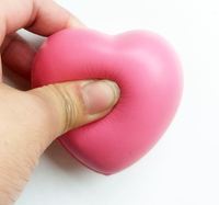Promotion en gros d'usine, logo personnalisé, jouets anti-stress en mousse PU en forme de cœur pour enfants et adultes, balles à presser pour soulager le stress