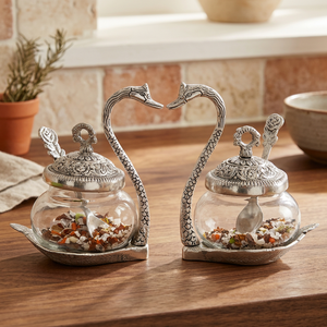 Pot à épices en métal en forme de cygne avec cuillère et couvercle, design vintage, récipient de stockage alimentaire hermétique pour la cuisine - Product Image 1