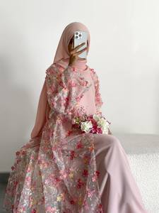 Set Abaya Elegante e Modesto con Vestito Interno e Mantella Esterna Floreale Trasparente per Donne Musulmane, Moda Islamica - Product Image 1