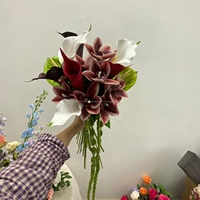 Gapura Bunga Sutra Merah Putih untuk Pernikahan, Gapura Bunga Buatan Bundar, Mawar Calla Lilies, Dekorasi Pernikahan untuk Upacara di Taman