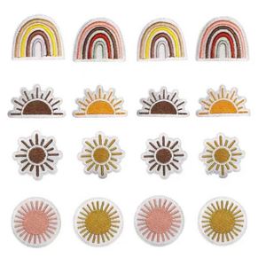 Patch brodé thermocollant soleil pour vêtements et chapeaux - Product Image 1