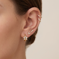 HOVANCI Ensemble de Boucles d'Oreilles Créoles Huggie en Acier Inoxydable avec Zircons Incrustés, Styles Mixtes, Hypoallergéniques, Bijoux de Mode pour Femmes, Vente en Gros