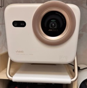 Di Động Di Động Chơi Game 3D Rạp Chiếu Phim Gia Đình Phòng Ngủ vidda M2 Prolossless Zoom Quang Học Siêu HD 4K Tri Màu Laser Chiếu - Product Image 1