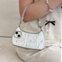 Pochette en gel adhésif - Fond blanc avec deux nœuds, conçue comme une sangle pour les coques d'iPhone 15