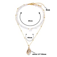 Collier multicouche en chaîne de perles dorées avec pendentif coquillage doré 26 lettres capitales, pierre et paillettes de cristal