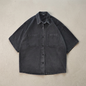 Camisa de mezclilla negra lavada para hombre, manga corta, informal, con botones y cuello vuelto. - Product Image 3