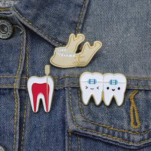 Spilla in metallo smaltato Gretel Funny Tooth, distintivo a forma di cartone animato, spilla da bavero con corona, dessert, fungo, avocado, coniglio, angelo, incisioni artigianali - Product Image 3