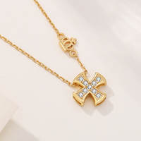 Collier pour femme en argent sterling 925 de haute qualité, croix couronne, moissanite VVS, plaqué or 18 carats, bijoux