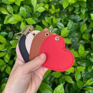 Llavero de cuero PU en blanco al por mayor, minimalista, bonito, para mujer, regalo de San Valentín, colgante de bolso con forma de corazón - Product Image 4