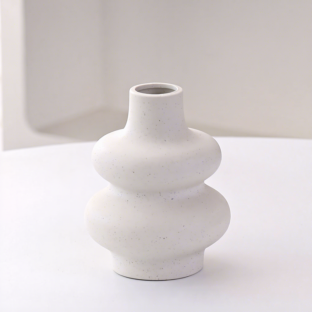 Calabaza pequeña de tres capas, blanca con manchas negras.