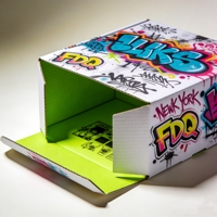 Maßgefertigte Luxus Weiße Karton-Kosmetikbox Recycelbare Zusammenklappbare Schönheitsverpackung mit Griff Magnetverschluss UV-Heißprägung