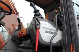 Excavateur sur pneus Doosan DH140W DH150W DH210W DH300W DX60W DX140W - Product Image 6