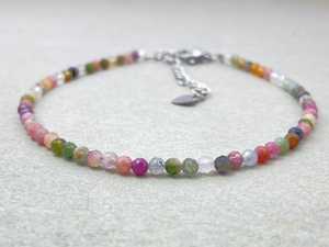 Pulsera de Turmalina Sandía, Joyería Delicada con Piedras Preciosas, Cuentas Microfacetadas, Pulsera de Cristal, Joyería Minimalista, Pequeñas Piedras Preciosas - Product Image 1