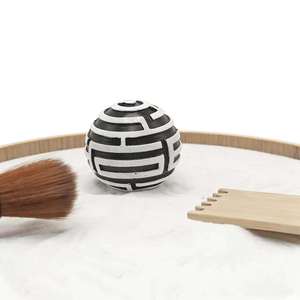 <span class=keywords><strong>Jardin</strong></span> Zen de bureau moderne <span class=keywords><strong>en</strong></span> <span class=keywords><strong>bois</strong></span> <span class=keywords><strong>pour</strong></span> la relaxation, avec sphères à motifs et ensemble de râteaux à sable, idéal <span class=keywords><strong>pour</strong></span> la décoration intérieure et les cadeaux - Product Image 4