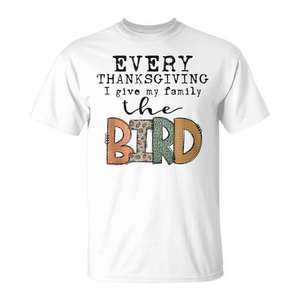 Tous les Thanksgiving, je fais porter un t-shirt amusant avec un oiseau par ma famille. - Product Image 1