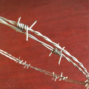 Fil barbelé à <span class=keywords><strong>prix</strong></span> d'usine en gros, 500m par rouleau, fil barbelé galvanisé à 4 points pour clôture de ferme et sécurité - Product Image 3