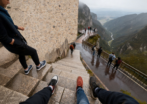 Durable bush-hammered <b>granite</b>, used for paving in squares, mountain roads, courtyard grounds and building exterior walls. - Product Image 4