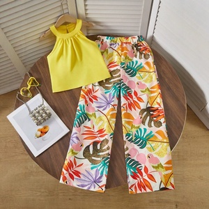 Conjunto de 2 Piezas para Niña, Fresco y Transpirable, Top Halter sin Mangas con Estampado Tropical y Pantalones, para Primavera, Verano, Uso Diario y Vacaciones - Product Image 1