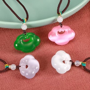 Collar con colgante de piedra ojo de gato y amuleto Ruyi de nube auspiciosa para mujer, con cadena de estilo antiguo de imitación y diseño de candado de seguridad de alta calidad. - Product Image 1