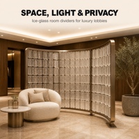 Écran en verre courbé avec cadre en acier inoxydable, cloison translucide pour l'intimité, sur mesure pour hôtel, villa, espace commercial