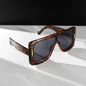 Logo Custom 2026 Fashion Retro <b>Men</b> Women One Piece Lens Big Frame Sun Glasses UV400 Oversized Square Sunglasses - Product Image 4