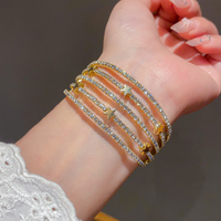 Bracelet manchette ouvert de luxe haut de gamme en alliage coloré, motifs papillon et formes géométriques, plaqué or 18 carats, pour la vente en gros