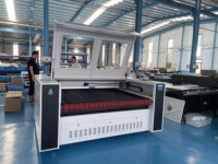 Machine de découpe laser CO2 à alimentation automatique 1610 pour textiles, tissus, bois, stores et rideaux, avec support IA et refroidissement par eau
