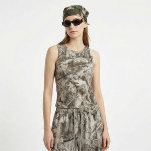 Completo coordinato mimetico da donna con motivo albero della foresta, top corto e pantaloncini, stile caccia, per l'estate, streetwear da esterno - Product Image 1