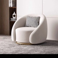 Fauteuil d'appoint en velours caramel, style Japandi, design enveloppant rond avec base en anneau doré pour salon
