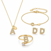 Ensemble de bijoux en acier inoxydable 316L avec initiales en or, collier, bracelet, boucles d'oreilles, bague, chaîne en forme de cœur sertie de CZ, vente en gros pour femmes, personnalisation OEM