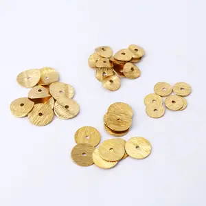 JS1513 500 adet/torba toptan fırçalanmış gümüş pirinç Metal dalgalı Disk Heishi halka boncuk, düz Disk Disk halka boncuk