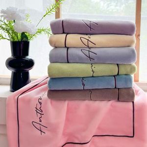 Juego <span class=keywords><strong>de</strong></span> cuatro piezas <span class=keywords><strong>de</strong></span> invierno 2025 para niños, <span class=keywords><strong>de</strong></span> PE, transpirable, jacquard, con funda <span class=keywords><strong>de</strong></span> edredón <span class=keywords><strong>de</strong></span> terciopelo <span class=keywords><strong>de</strong></span> leche engrosado y sábanas <span class=keywords><strong>de</strong></span> coral para dormitorio. - Product Image 1