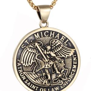 Collar con Colgante de Acero Inoxidable con Forma de Moneda de San Miguel Arcángel para Hombre - Product Image 4