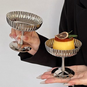 Coupe à dessert cannelée en acier inoxydable, gobelet métallique sur pied pour cocktails, glaces et mousses - Product Image 3