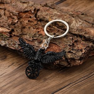 Llavero Vikingo Retro con Runa de Cuervo Negro, Estilo Nórdico Noruego, Gótico Místico Vintage, Llavero Místico Vikingo con Águila - Product Image 3