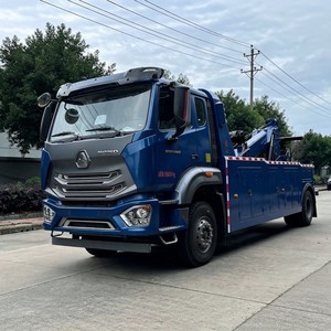 Sinotruck HOWO 4x2 Grúa de Pluma y Elevación de Ruedas con Grúa de 13 Toneladas y Cabrestante de 8t, Camión de Recuperación para Vehículos Pesados - Product Image 2