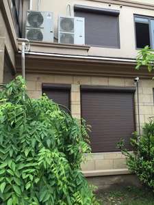 आधुनिक डिजाइन एल्यूमीनियम मिश्र धातु ध्वनि प्रमाण तूफान रोलर शटर कारखाने मूल्य रोलिंग शटर कारखाने मूल्य रोलिंग शटर होटल आवासीय - Product Image 5