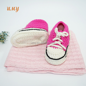 Vente en gros de chaussures Nouveau-né en <span class=keywords><strong>crochet</strong></span> faites à la main chaussons mignons pour garçons pour bébé - Product Image 4