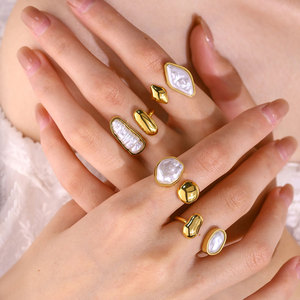 Anillos de Perlas de Moda en Acero Inoxidable 316L con Baño de Oro Fino de 14k y 18k que No se Deslustran para Mujer - Product Image 1