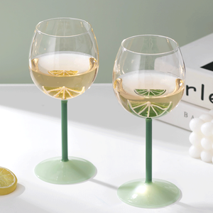 <span class=keywords><strong>Verre</strong></span> à <span class=keywords><strong>vin</strong></span> rouge en <span class=keywords><strong>verre</strong></span> borosilicate de haute qualité, personnalisable en gros, avec tige fine de couleur <span class=keywords><strong>vert</strong></span> jade, au design créatif et esthétique - Product Image 3