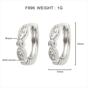 Pendientes de Aro Huggie de Moda con Baño de Oro de 18k y Circonitas 3A Impermeables para Mujer - Product Image 6