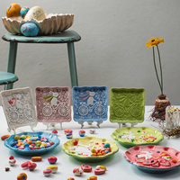 Assiettes à salade carrées en céramique de 8 pouces peintes à la main Design moucheté moderne Plats de dîner plats pour les ensembles de décoration de Pâques