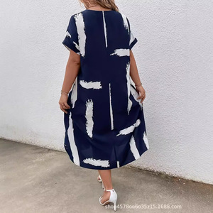 Abito Stampato Casual Ampio Effetto Naturale Snellente Taglie Forti Adatto a Ogni Occasione Progettato per Donne Curvy - Product Image 5